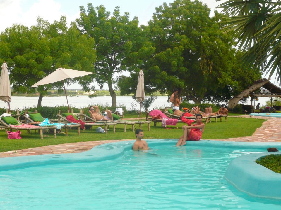 Détente dans la piscine du BadaLodge à Bamako